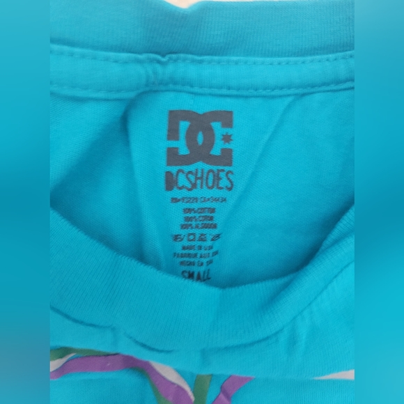 DC Tshirt size S - Picture 2 of 2